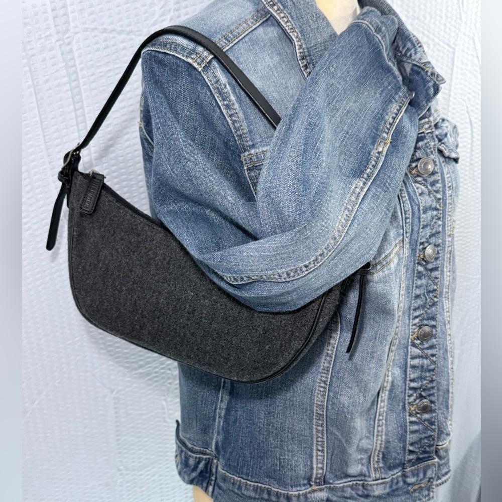 Y2K, Tommy Hilfiger Women’s Gray Small Shoulder Bag, Tweed